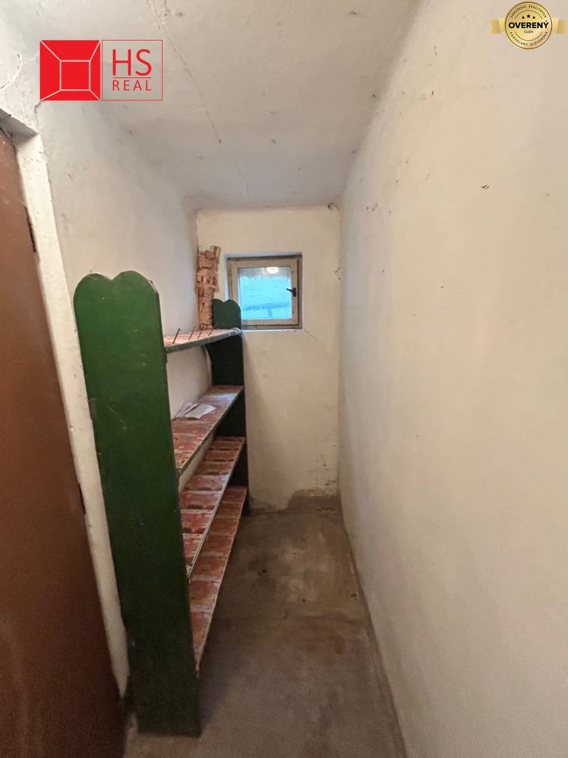 špajza pri letnej kuchyni