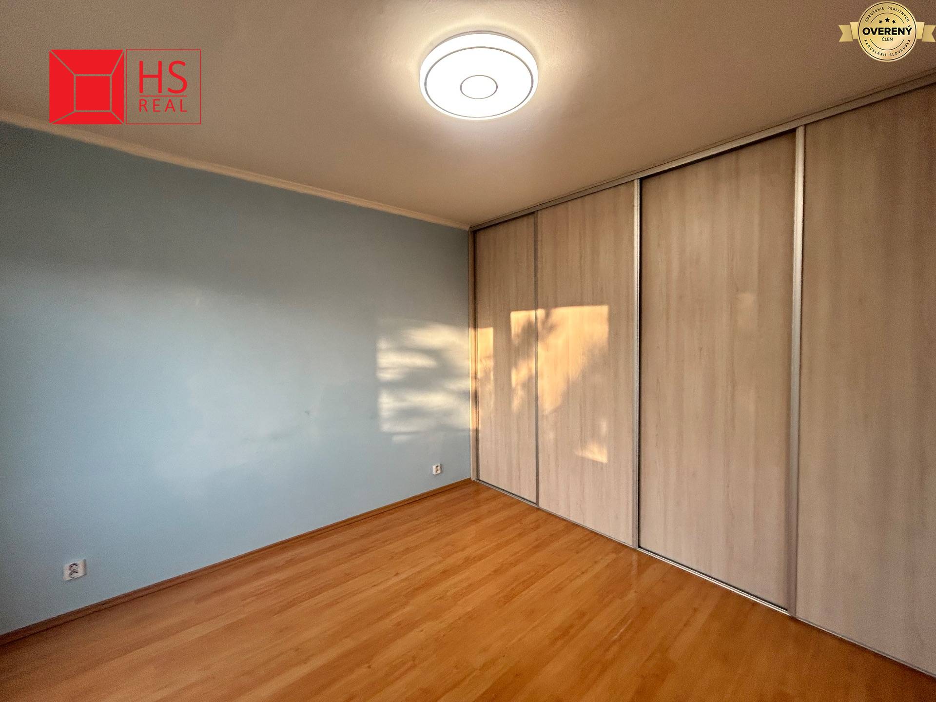 izba so vstavanými skriňami