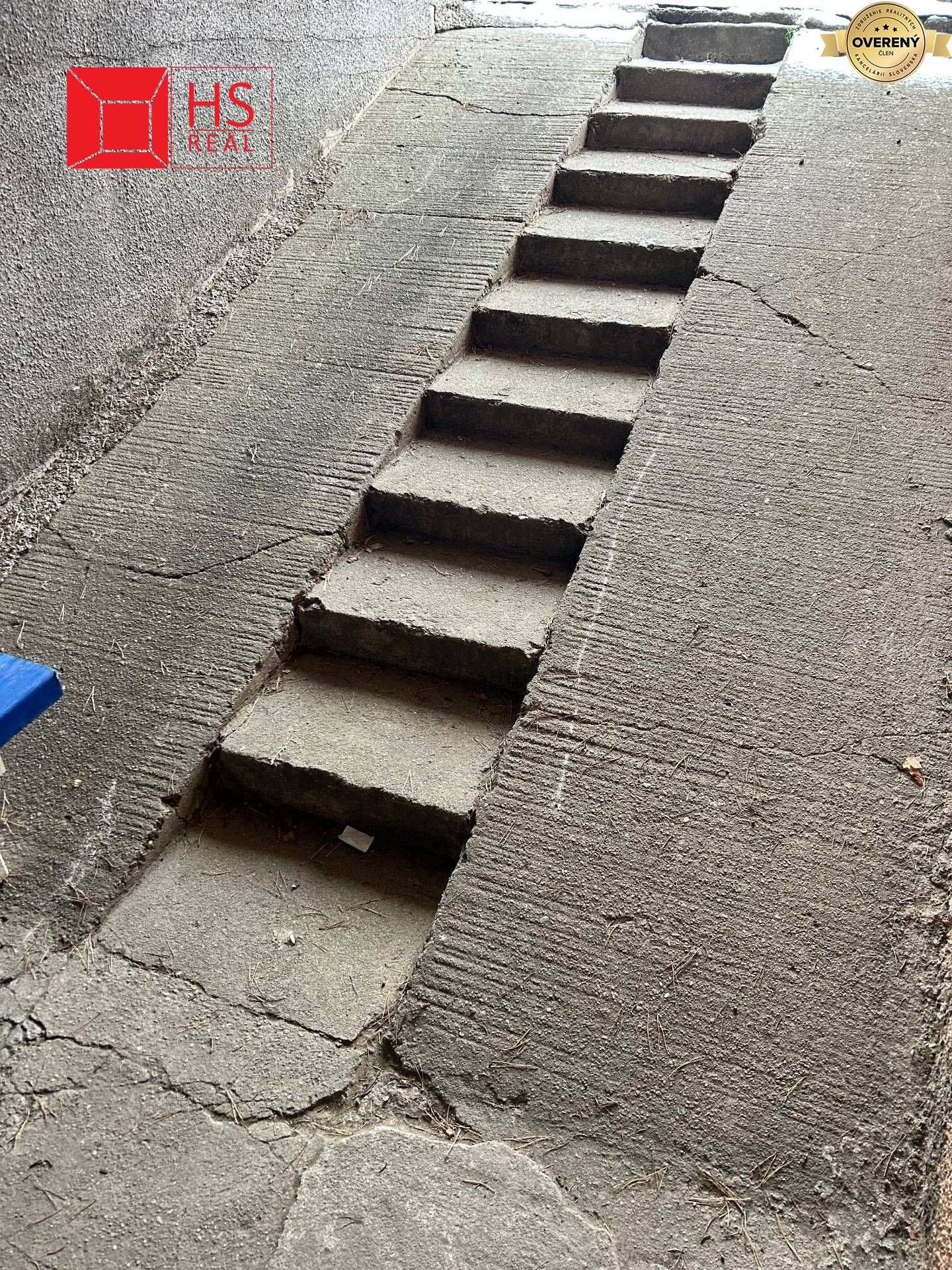 schodisko do pivnice